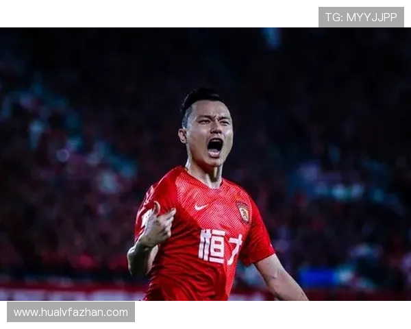 足球明星半蹲拍照视频引发热议球迷纷纷模仿展现独特魅力与风格