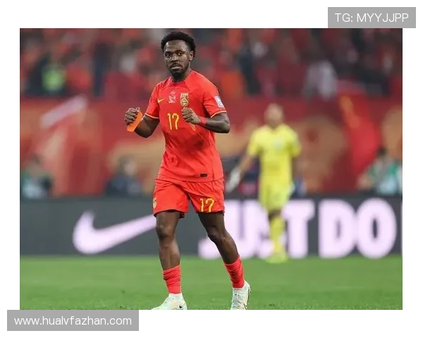 足球场上色彩斑斓的明星球员们谁的球衣颜色最多最吸引眼球